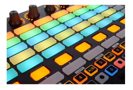 AKAIPRO APC40 Mk2 - Contrôleur USB pour Ableton Live avec Feedback RGB et 8 Faders