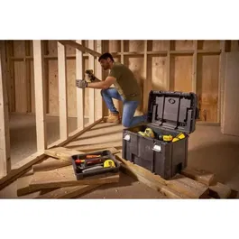 Stanley FMST1-75796 Coffre de rangement modulaire Pro-Stack 23 L, capacité 30 kg, avec organisateur intégré et poignée ergonomique