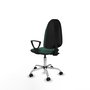 Chaise de bureau Algarra avec mécanisme de contact permanent de base, recouverte de tissu vert bouteille. Équipée d'une base chromée, d'accoudoirs fixes et de roulettes autobloquantes.