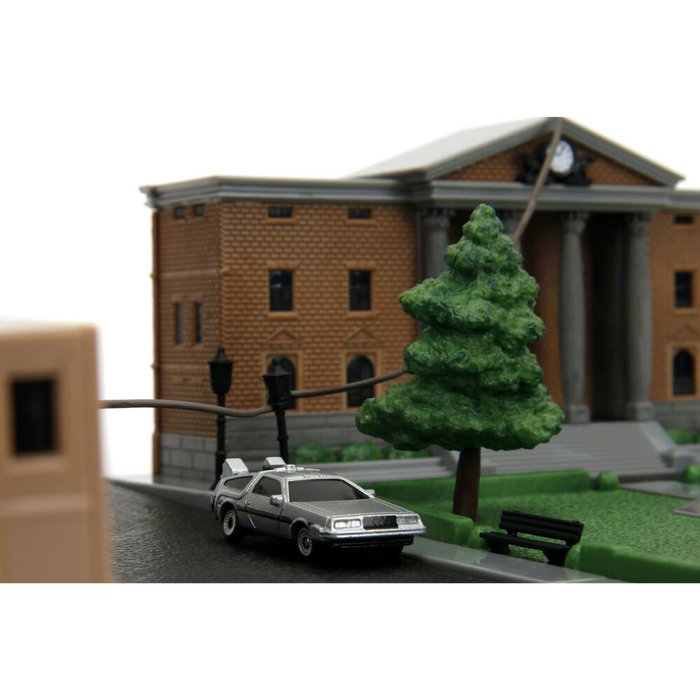 JADA TOYS Réplique Diorama Plaza de la Corte de Hill Valley Regreso al Futuro