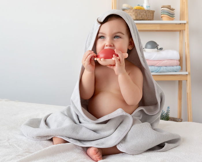 KioKids Serviette de Bain Bébé en Bambou avec Capuche, 76x76 cm, Gris, Extra Douce, Absorbante, OEKO-TEX Standard 100 - Pour Nouveau-Né