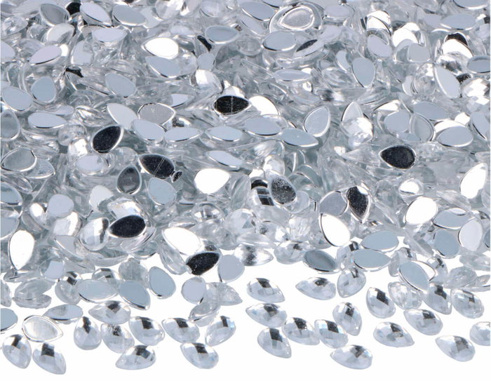 Innspiro Gemmes acryliques en forme de goutte transparentes 5x8mm, 5000 pièces Innspiro Gemmes acryliques en forme de goutte transparentes 5x8mm, 5000 pièces