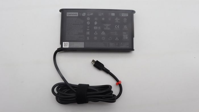 Lenovo 135W Adaptateur Secteur Universel avec 3 Ports et Sorties Multiples (20V, 15V, 9V, 5V) pour PC Portables Lenovo Lenovo 135W Adaptateur Secteur Universel avec 3 Ports et Sorties Multiples (20V, 15V, 9V, 5V) pour PC Portables Lenovo