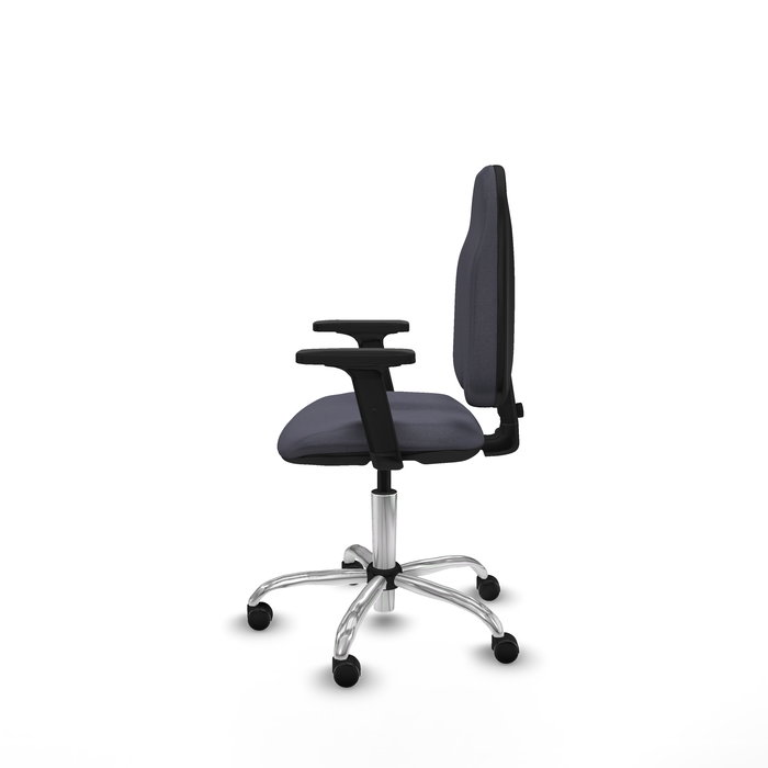 Chaise de bureau Algarra avec mécanisme Contact permanent de base, rembourrée de tissu gris foncé. Équipée d'une base chromée, d'accoudoirs 2D et de roulettes pour parquet Chaise de bureau Algarra avec mécanisme Contact permanent de base, rembourrée de tissu gris foncé. Équipée d'une base chromée, d'accoudoirs 2D et de roulettes pour parquet