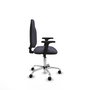 Chaise de bureau Algarra avec mécanisme Contact permanent de base, rembourrée de tissu gris foncé. Équipée d'une base chromée, d'accoudoirs 2D et de roulettes pour parquet
