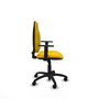 Chaise de bureau Algarra avec mécanisme de contact permanent de base, rembourrée de tissu jaune. Équipée d'une base en polyamide noir, d'accoudoirs 1D et de roulettes en nylon de 50 mm