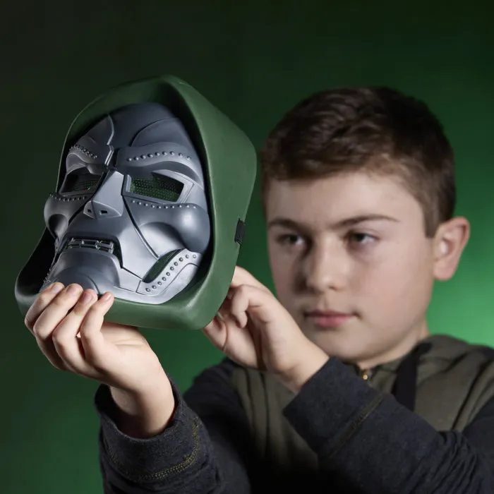 Hasbro Masque Dr. Doom Avengers Doomsday