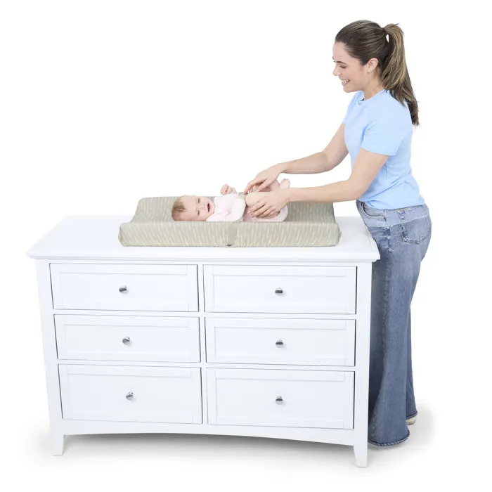 Ingenuity Matelas à langer Cozy Clean beige avec harnais de sécurité Ingenuity Matelas à langer Cozy Clean beige avec harnais de sécurité