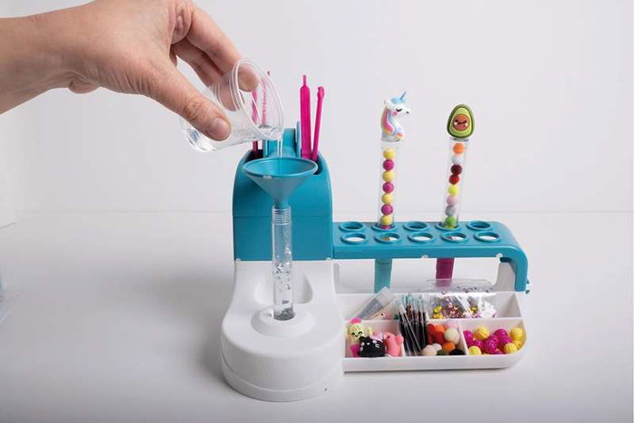Clementoni - Laboratoire de Stylos - Kit Créatif avec Embudo, Pinces et Outils de Précision - Jeu Éducatif pour Enfants dès 7 Ans