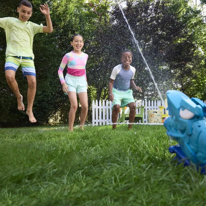 Nerf Super Soaker Hop & Chomp - Arroseur requin avec mâchoire articulée, se raccorde au tuyau d'arrosage, jouet d'eau pour enfants à partir de 3 ans