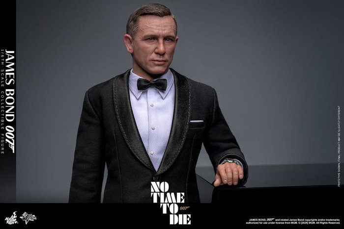 Hot Toys Movie Masterpiece figurine 1/6 James Bond 30 cm