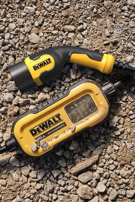 Dewalt - Chargeur portable pour véhicule électrique - 3,7 kW - Type 2 et prise EU Schuko - Câble 7 m - 16A/230V AC