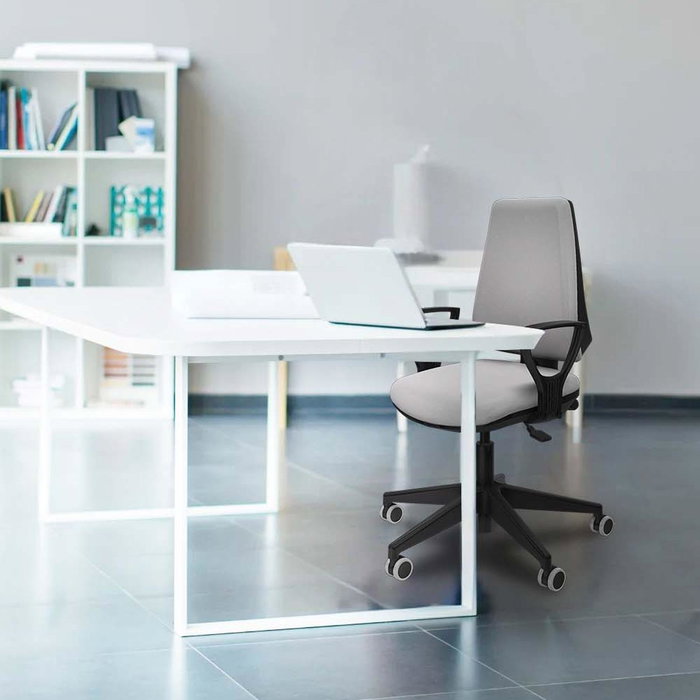 Chaise Elche Asynchrone Tissu Rose Base pyramidale noire Accoudoirs fixes Sans appui-tête Roulettes 65mm pour moquette Chaise Elche Asynchrone Tissu Rose Base pyramidale noire Accoudoirs fixes Sans appui-tête Roulettes 65mm pour moquette