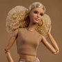 Mattel Barbie Signature Basic, Poupée Blonde aux Cheveux Bouclés et Pantalon Évasé, Pour Enfants de 3 Ans et Plus