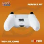 Konix Coque de Protection pour Manette DualSense PS5 en Silicone avec Appuie-Pouces et Motif Naruto Konoha - Blanc
