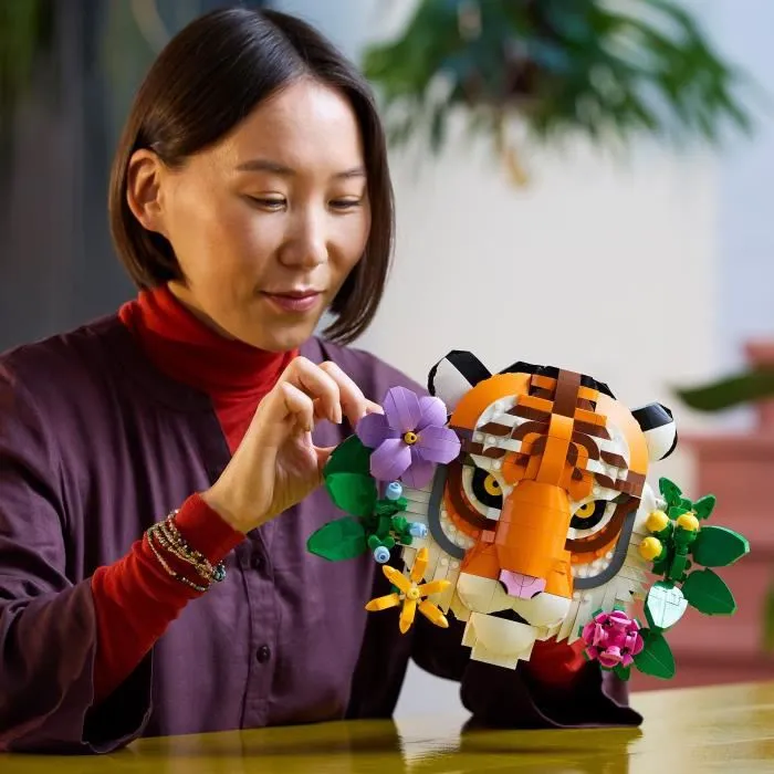 LEGO 31217 Art Collection Faune - Le Tigre, Set de Construction Adulte pour Décoration Murale avec Fleurs, 744 Pièces
