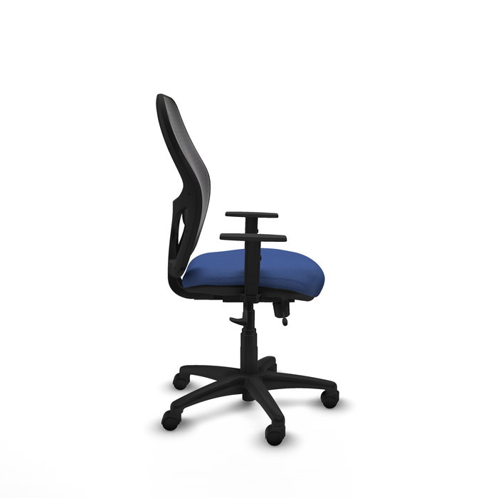 Chaise Alocén Synchrone/Traslack tissu Bleu foncé Maille Noir Structure polyamide noire Accoudoir 1D Sans appui-tête Roulettes en nylon 50 mm