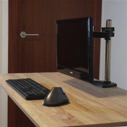 Elbe SM-1232-10K Bras support de bureau pour moniteur de 12" à 32", 10 kg max, rotation 360° Elbe SM-1232-10K Bras support de bureau pour moniteur de 12" à 32", 10 kg max, rotation 360°