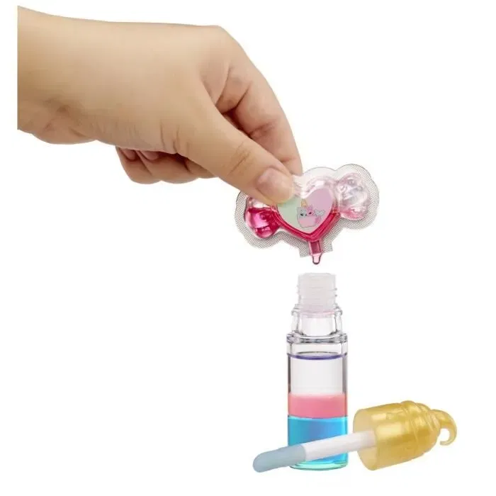 Yummiland - Poupée Phoebe Frappe Lip Gloss - Coffret de Maquillage Enfant avec Gloss à Effet Changeant et 6 Yummis Parfumées à Collectionner - Dès 4 Ans Yummiland - Poupée Phoebe Frappe Lip Gloss - Coffret de Maquillage Enfant avec Gloss à Effet Changeant et 6 Yummis Parfumées à Collectionner - Dès 4 Ans