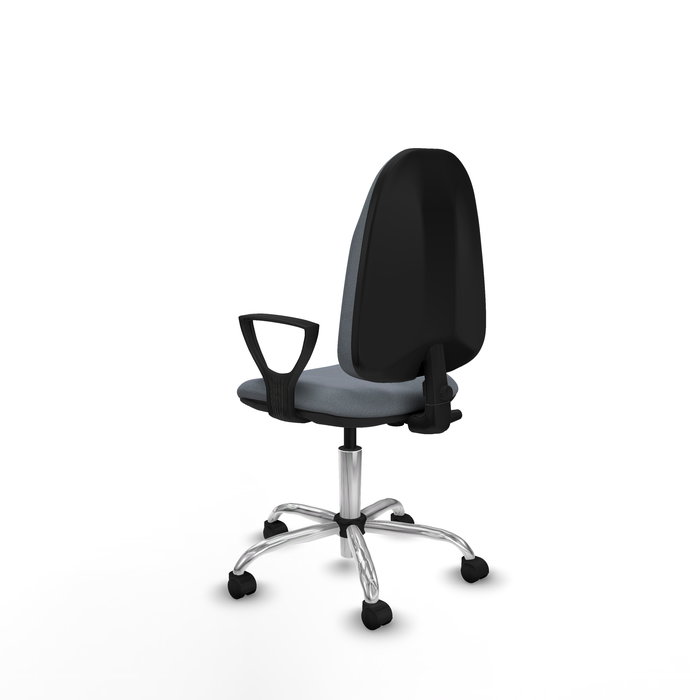 Chaise de bureau Algarra avec mécanisme de contact permanent de base, recouverte de tissu gris. Équipée d'une base chromée, d'accoudoirs fixes et de roulettes en nylon de 50 mm