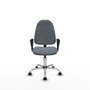 Chaise de bureau Algarra avec mécanisme de contact permanent de base, recouverte de tissu gris. Équipée d'une base chromée, d'accoudoirs fixes et de roulettes en nylon de 50 mm