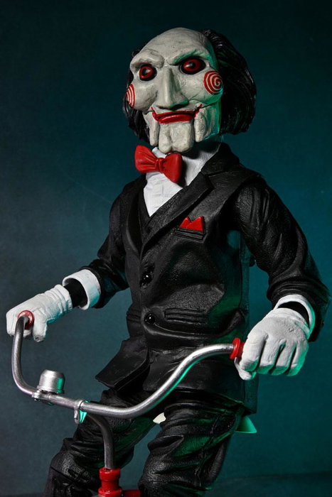 NECA Figurine Saw Billy avec tricycle sonore 30 cm