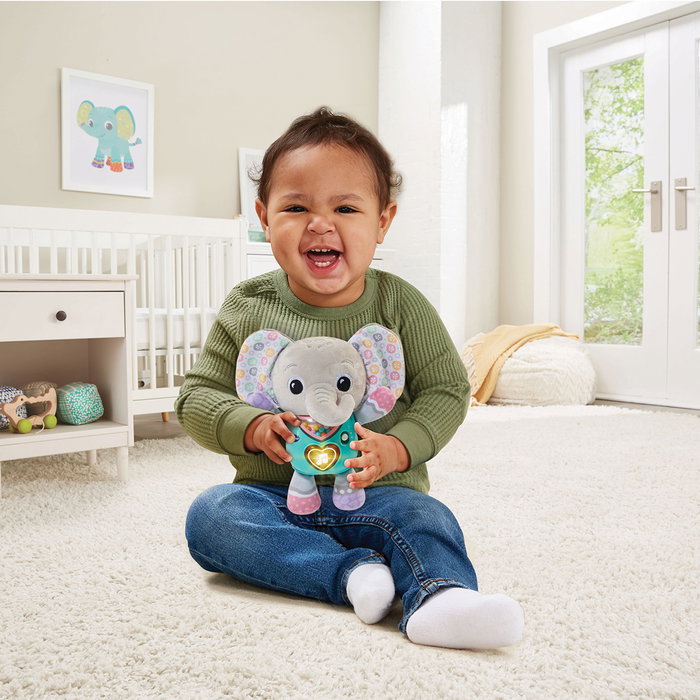 V-Tech Peluche Bébé Elephant Pequelefante 80-566722 avec Chansons et Vocabulaire pour Enfants Dès 3 Mois - Effets Lumineux et Bandoulière