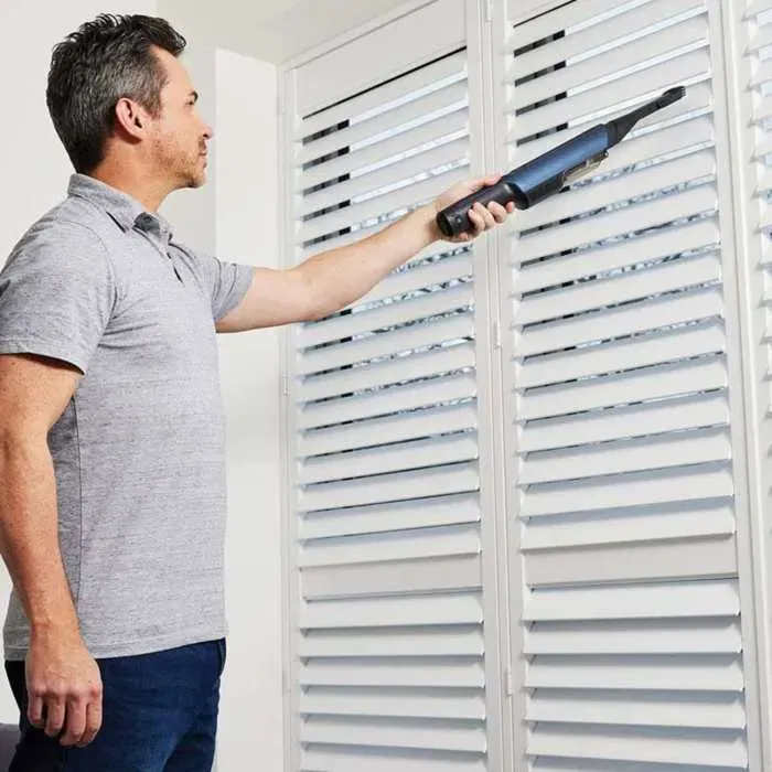 Shark WV270EU - Aspirateur à main sans sac bleu, filtre HEPA, 0.1 L, 700 g, autonomie 15 min, recharge 3.5 h