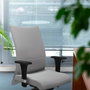 Piqueras Y Crespo Albacete Chaise de bureau confidente, Gris clair, mécanisme Sincro, Brazos 1D, Base blanche, Roues 65mm