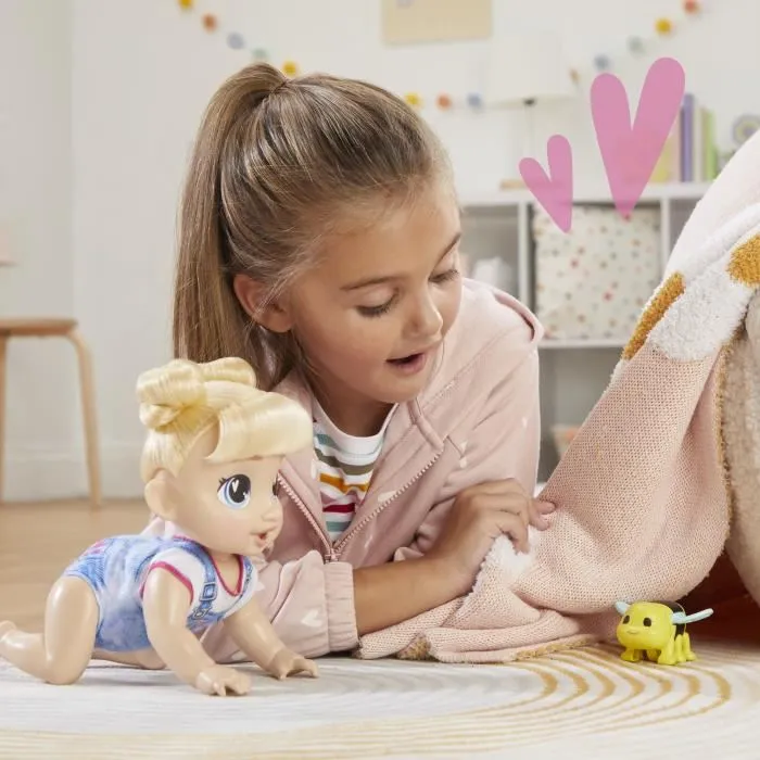 Baby Alive Harper Hugs Marche à 4 Pattes - Poupée électronique interactive de 27 cm qui marche, cheveux blonds - Jouet pour enfant fille et garçon à partir de 3 ans