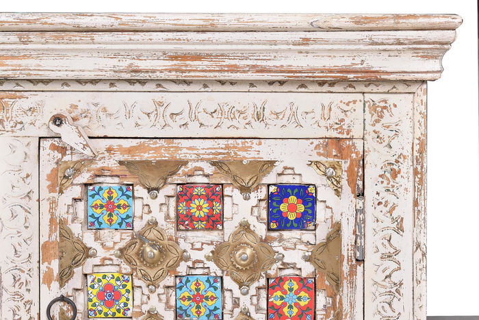 GINER Y COLOMER - Buffet TV en bois de manguier massif sculpté avec incrustations de céramique et bronce, finition blanc vieilli - 150x60x40 cm
