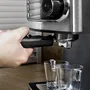 Cecotech Power Espresso 850 W 20 Bars 1,5 L Inox Noir Machine expresso 20 bars avec manomètre et buse vapeur orientable, réservoir 1,5 L, façade inox/noir.