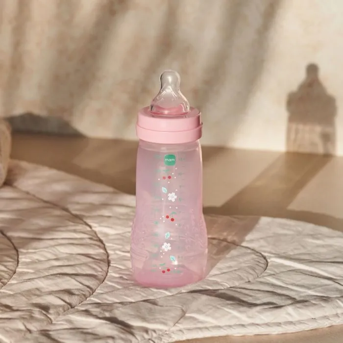 MAM - Biberon Easy Active 2ème âge - Pour bébés de +6 mois - 330 ml - Tétine débit X - Coloris Berry - Biberon ergonomique et éco-conçu