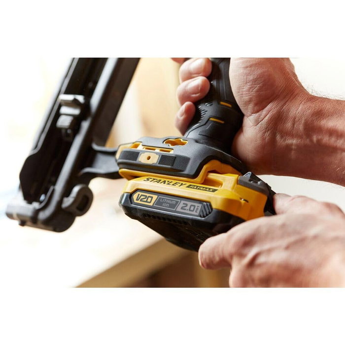 Stanley Fatmax SFMCN616D2K-QW Cloueur de finition sans fil 18V avec 2 batteries 2Ah