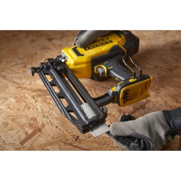Stanley Fatmax SFMCN616D2K-QW Cloueur de finition sans fil 18V avec 2 batteries 2Ah