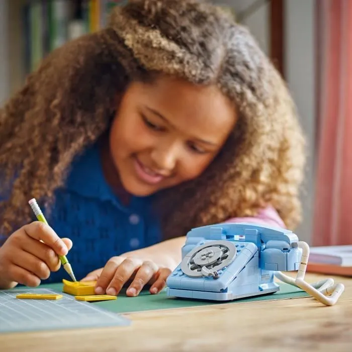 LEGO Creator 3-en-1 31174 Le Téléphone Rétro - Jeu de Construction avec 383 Pièces pour Enfants Dès 8 Ans - Jouet Éducatif Vintage 3 Modèles Transformables