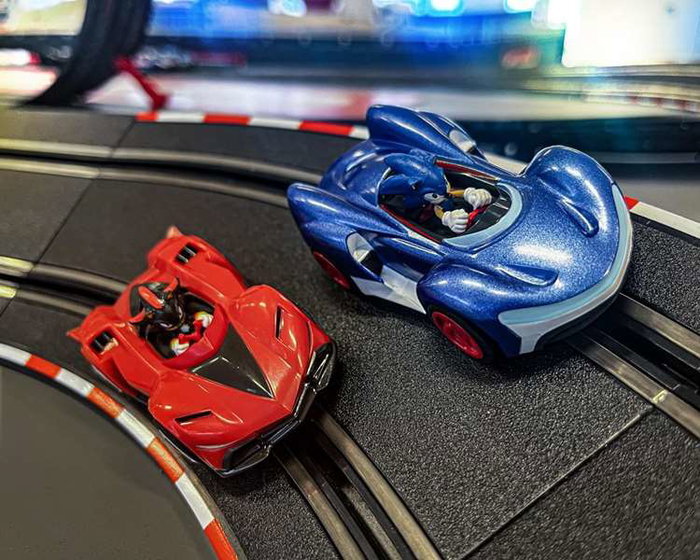 Carrera Piste de Course Sonic The Hedgehog avec 2 Voitures (Sonic et Shadow) 4,9 mètres Circuit Slot