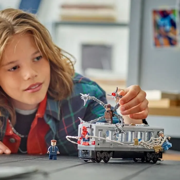 LEGO 76321 Marvel Jouet de Construction - Scène du Train avec Spider-Man et Docteur Octopus, Set de 393 Pièces