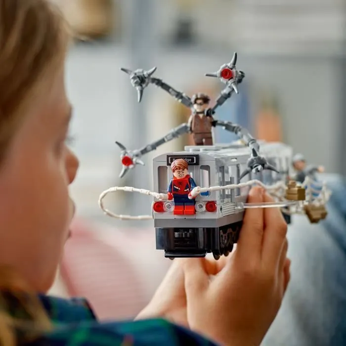 LEGO 76321 Marvel Jouet de Construction - Scène du Train avec Spider-Man et Docteur Octopus, Set de 393 Pièces