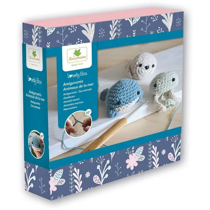 Sycomore - Lovely Box SYCOMORE - Kit d'amigurumi animaux de la mer avec baleine, phoque et méduse à crocheter - Atelier créatif avec crochet, fil et guide - À partir de 10 ans Sycomore - Lovely Box SYCOMORE - Kit d'amigurumi animaux de la mer avec baleine, phoque et méduse à crocheter - Atelier créatif avec crochet, fil et guide - À partir de 10 ans