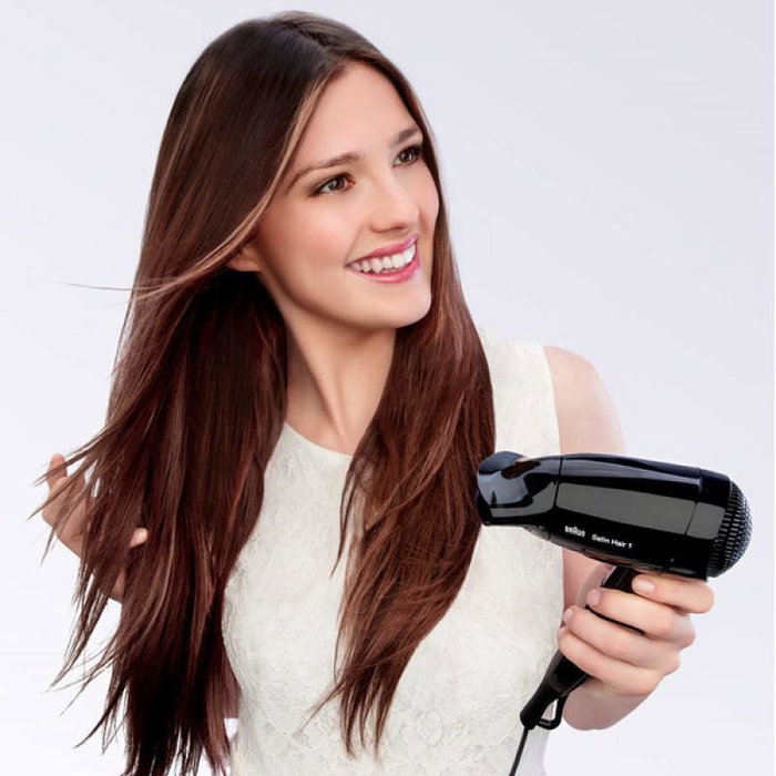 Braun HD130 Satin Hair 1 Noir - Sèche-cheveux de voyage 1200W avec ionisation et Cool Shot, pliable Braun HD130 Satin Hair 1 Noir - Sèche-cheveux de voyage 1200W avec ionisation et Cool Shot, pliable