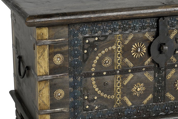 GINER Y COLOMER - Coffre de rangement en bois de manguier massif couleur marron foncé - Décor ancien avec détails en bronze et métal - Dimensions : 80 x 40 x 46 cm