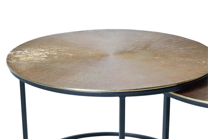 GINER Y COLOMER Set de 2 Tables Gigognes Tops en Aluminium Bronze et Pieds en Fer - Grand Modèle Ø70cm x H47cm, Petit Modèle Ø60cm x H42cm GINER Y COLOMER Set de 2 Tables Gigognes Tops en Aluminium Bronze et Pieds en Fer - Grand Modèle Ø70cm x H47cm, Petit Modèle Ø60cm x H42cm