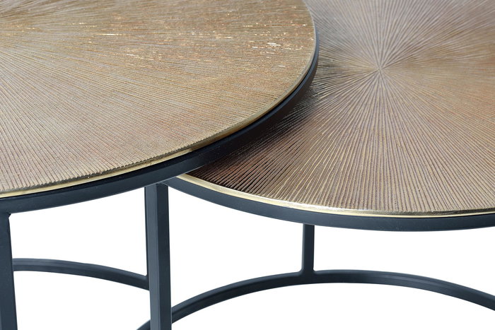 GINER Y COLOMER Set de 2 Tables Gigognes Tops en Aluminium Bronze et Pieds en Fer - Grand Modèle Ø70cm x H47cm, Petit Modèle Ø60cm x H42cm GINER Y COLOMER Set de 2 Tables Gigognes Tops en Aluminium Bronze et Pieds en Fer - Grand Modèle Ø70cm x H47cm, Petit Modèle Ø60cm x H42cm