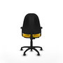 Chaise de bureau Algarra avec mécanisme de contact permanent de base, rembourrée de tissu jaune. Équipée d'une base en polyamide noir, d'accoudoirs 2D et de roulettes pour parquet