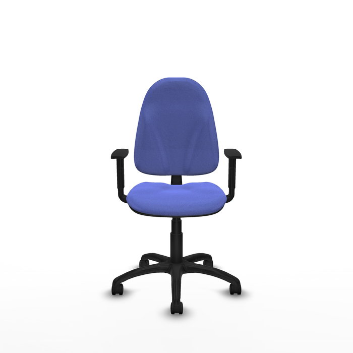 Chaise de bureau Algarra avec mécanisme Contact permanent de base, rembourrée de tissu bleu clair. Équipée d'une base en polyamide noir, d'accoudoirs 1D et de roulettes en nylon de 50 mm
