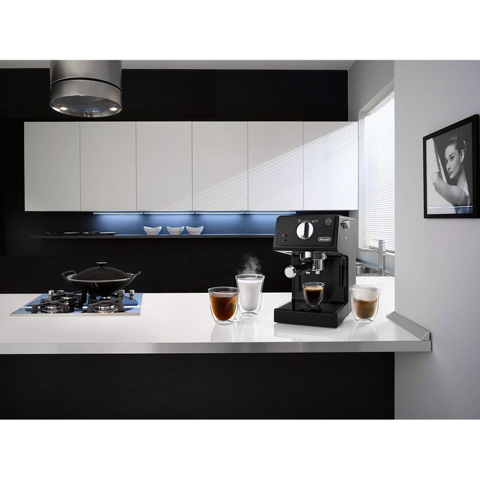 Delonghi ECP31.21 Machine à expresso avec pompe 15 bars, système Cappuccino 360°, arrêt automatique, compartiment de rangement et accessoires - Noir
