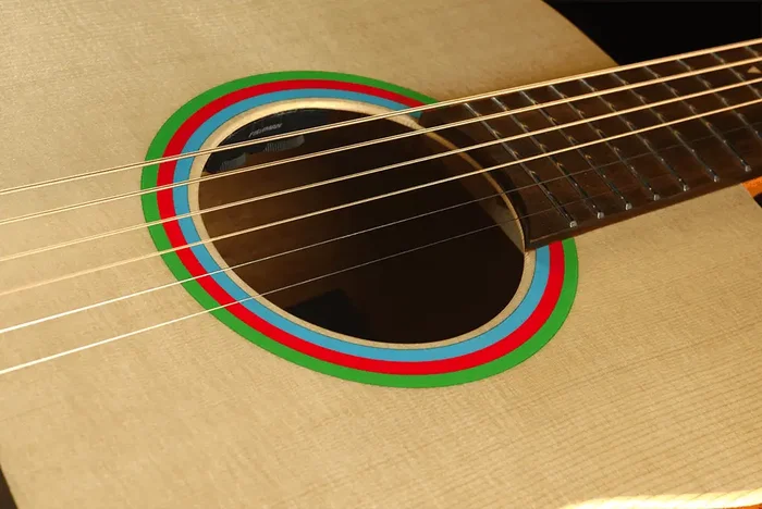 LAG Travel Signature Vianney A/E Guitare Acoustique-Électrique de Voyage - Natural LAG Travel Signature Vianney A/E Guitare Acoustique-Électrique de Voyage - Natural