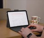 Logitech Combo Touch avec clavier détachable et pavé tactile pour iPad