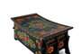 Giner Y Colomer Pinta2 - Coffre de rangement en bois de manguier noir avec détails multicolores peints à main - 24x68x43 cm